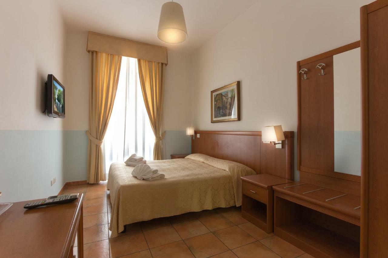 Few Steps From St Peter Bed and Breakfast Εξωτερικό φωτογραφία