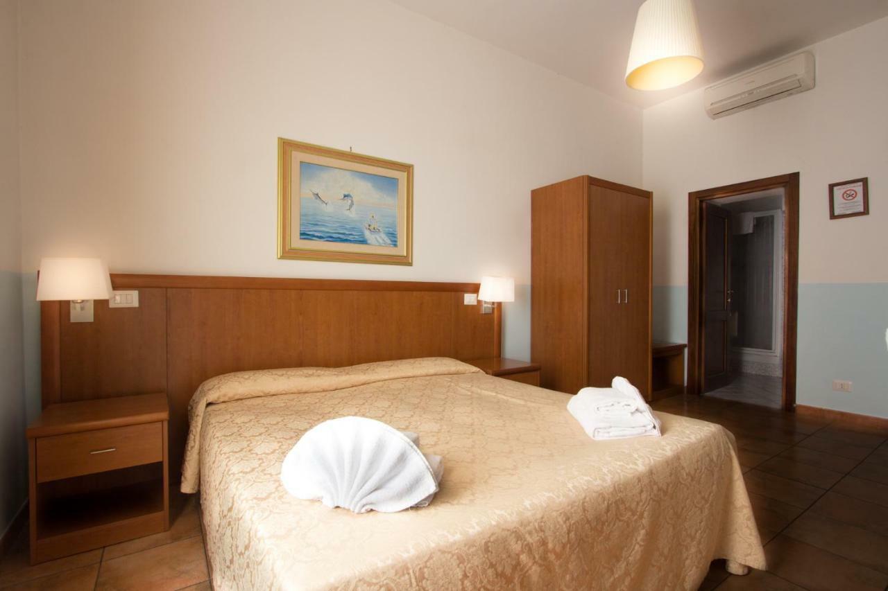 Few Steps From St Peter Bed and Breakfast Εξωτερικό φωτογραφία