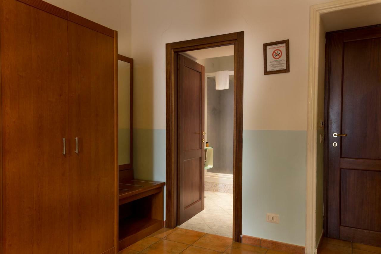 Few Steps From St Peter Bed and Breakfast Εξωτερικό φωτογραφία