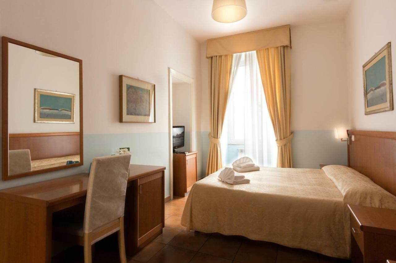 Few Steps From St Peter Bed and Breakfast Εξωτερικό φωτογραφία