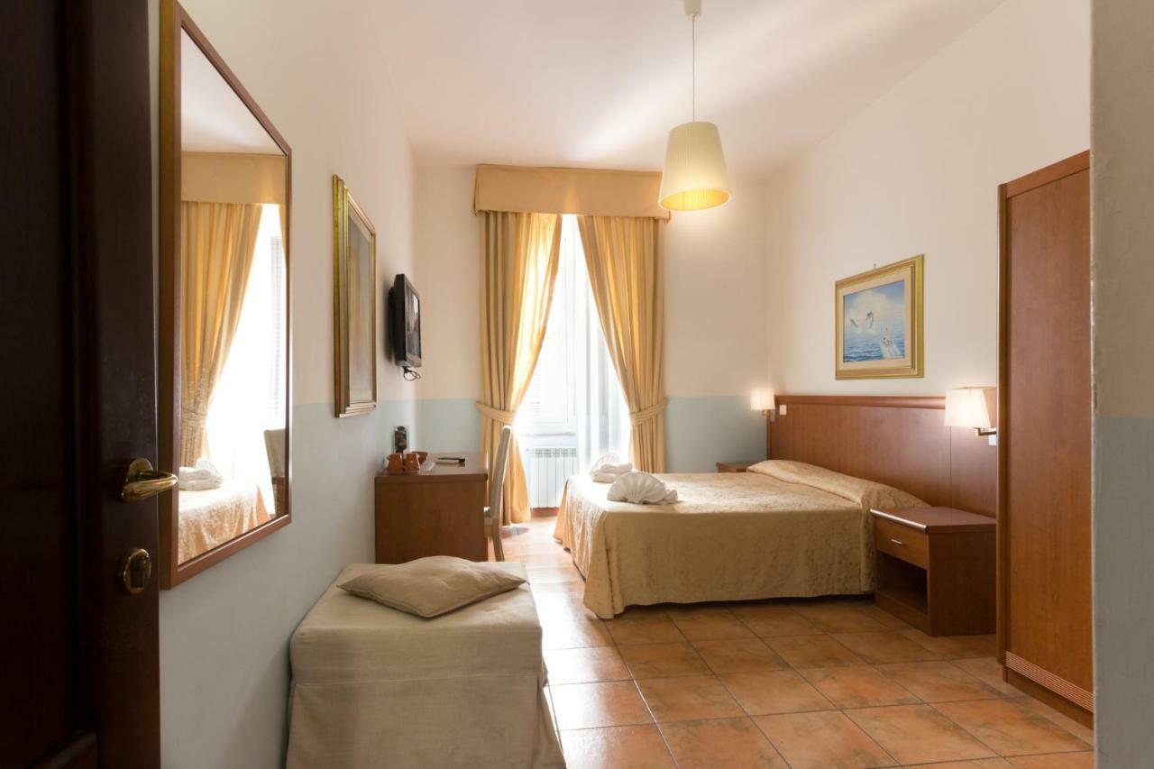 Few Steps From St Peter Bed and Breakfast Εξωτερικό φωτογραφία