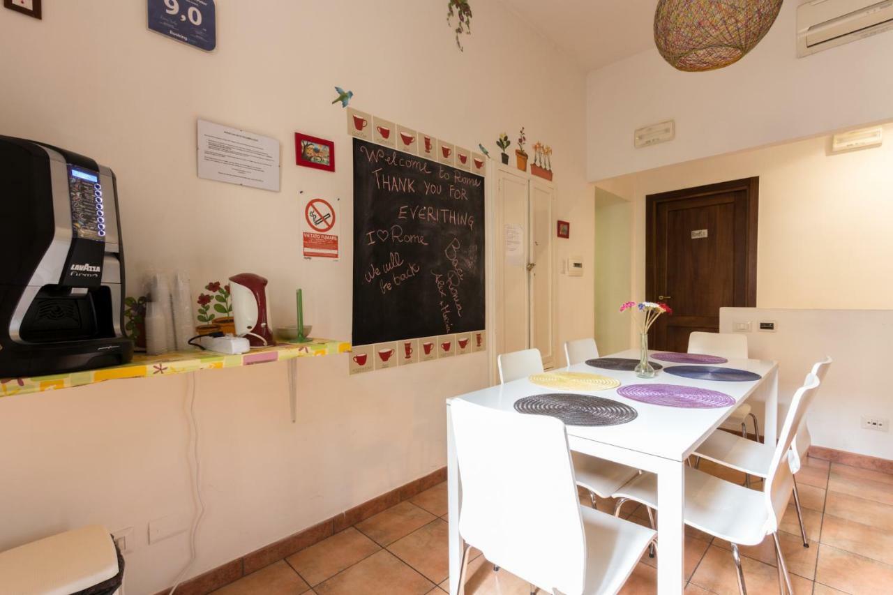 Few Steps From St Peter Bed and Breakfast Εξωτερικό φωτογραφία