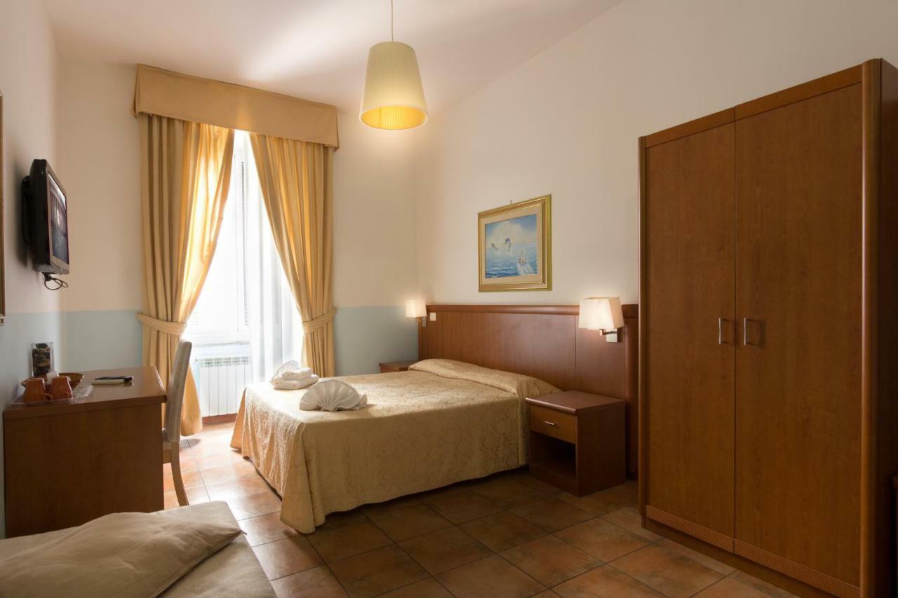 Few Steps From St Peter Bed and Breakfast Εξωτερικό φωτογραφία