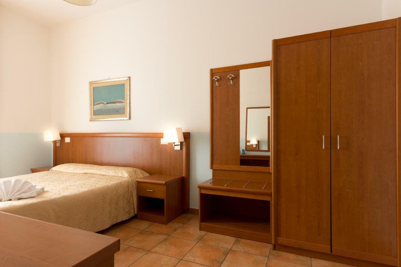Few Steps From St Peter Bed and Breakfast Εξωτερικό φωτογραφία