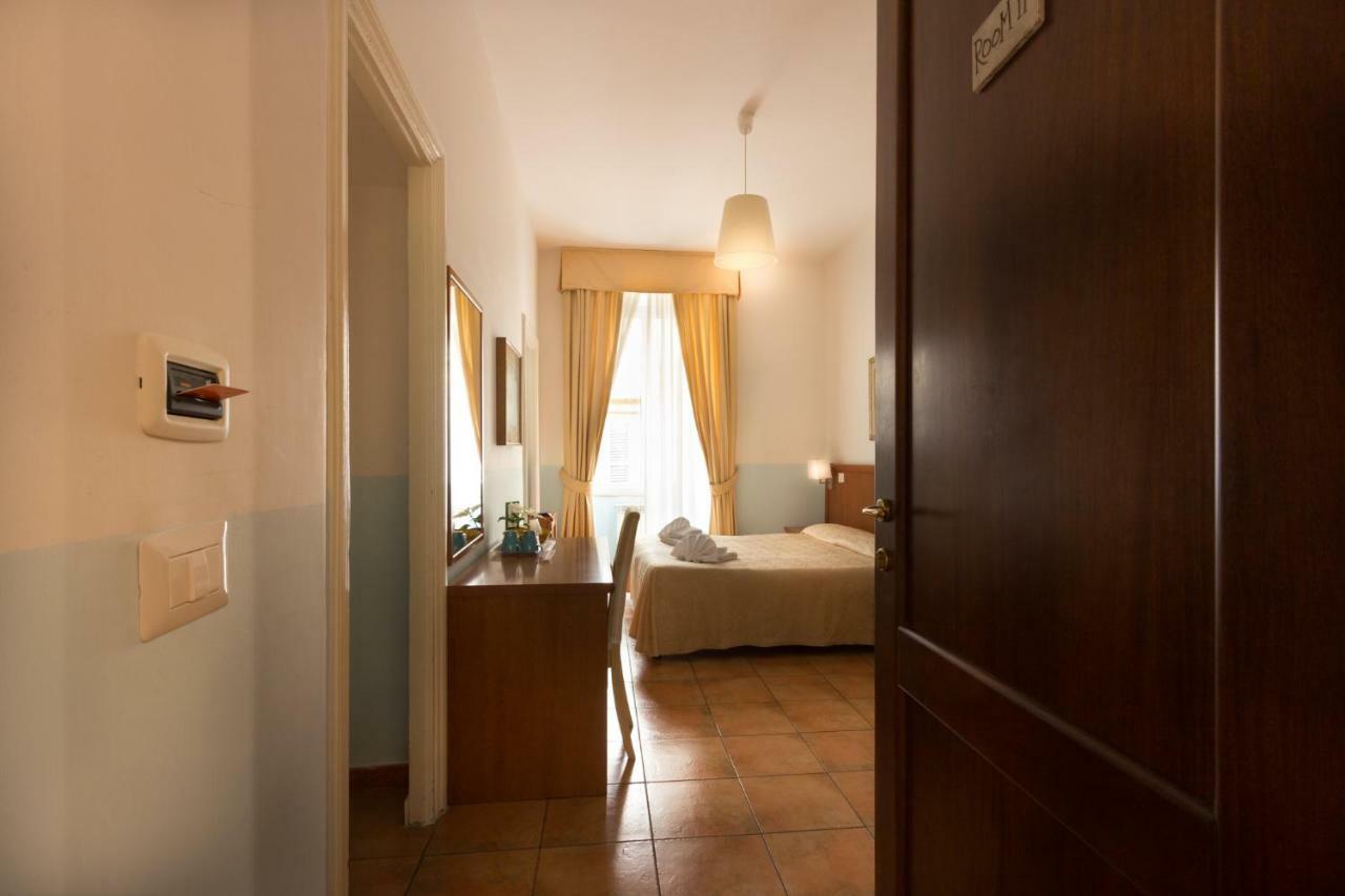 Few Steps From St Peter Bed and Breakfast Εξωτερικό φωτογραφία