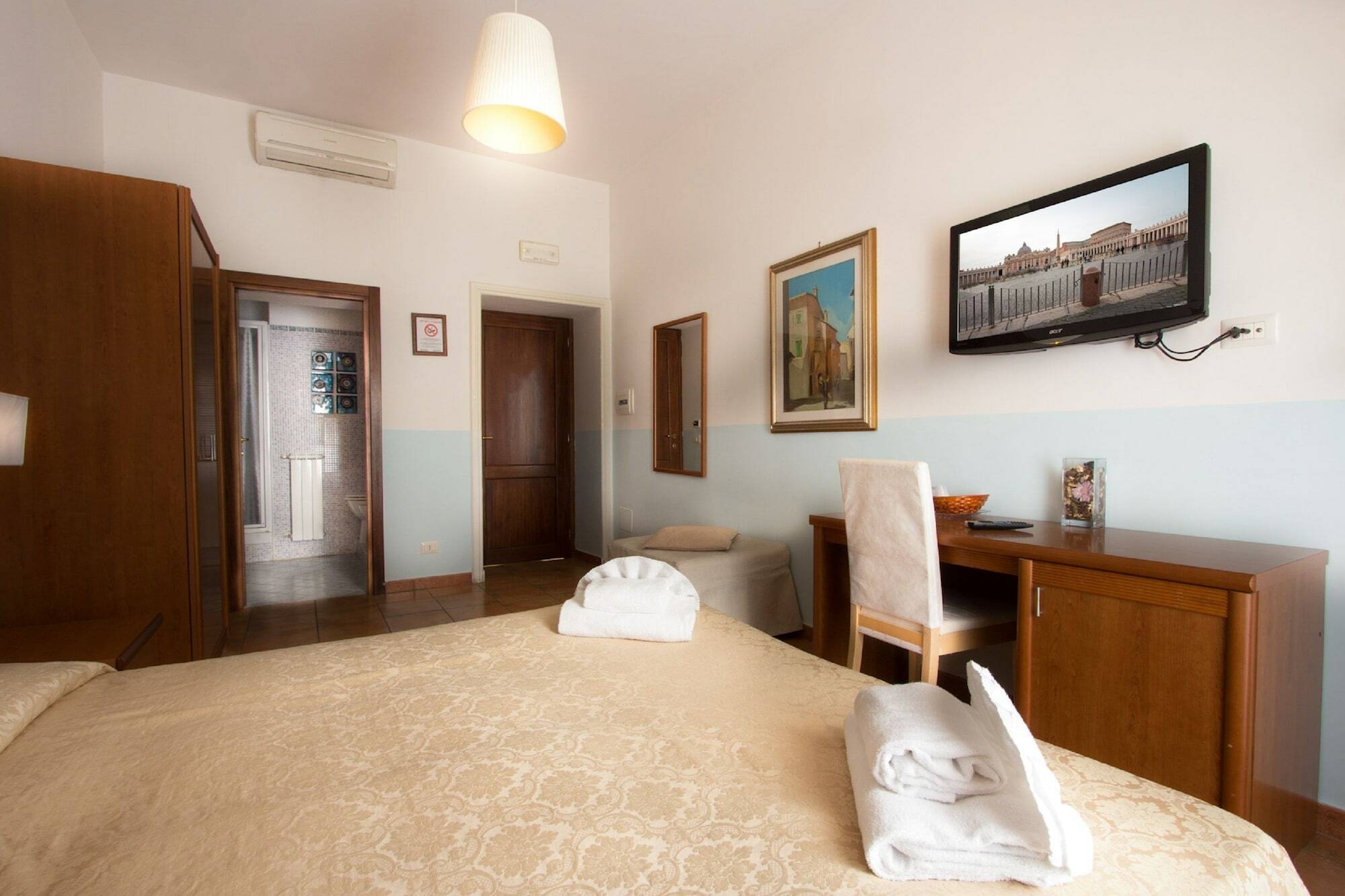 Few Steps From St Peter Bed and Breakfast Εξωτερικό φωτογραφία